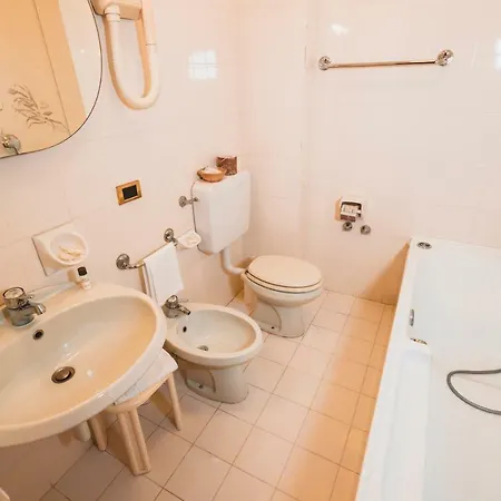 Grand Milano Hotel 4*